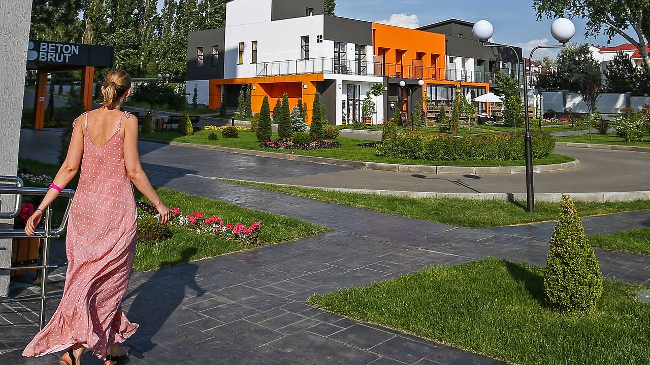 Названы российские города с подешевевшими отелями в августе