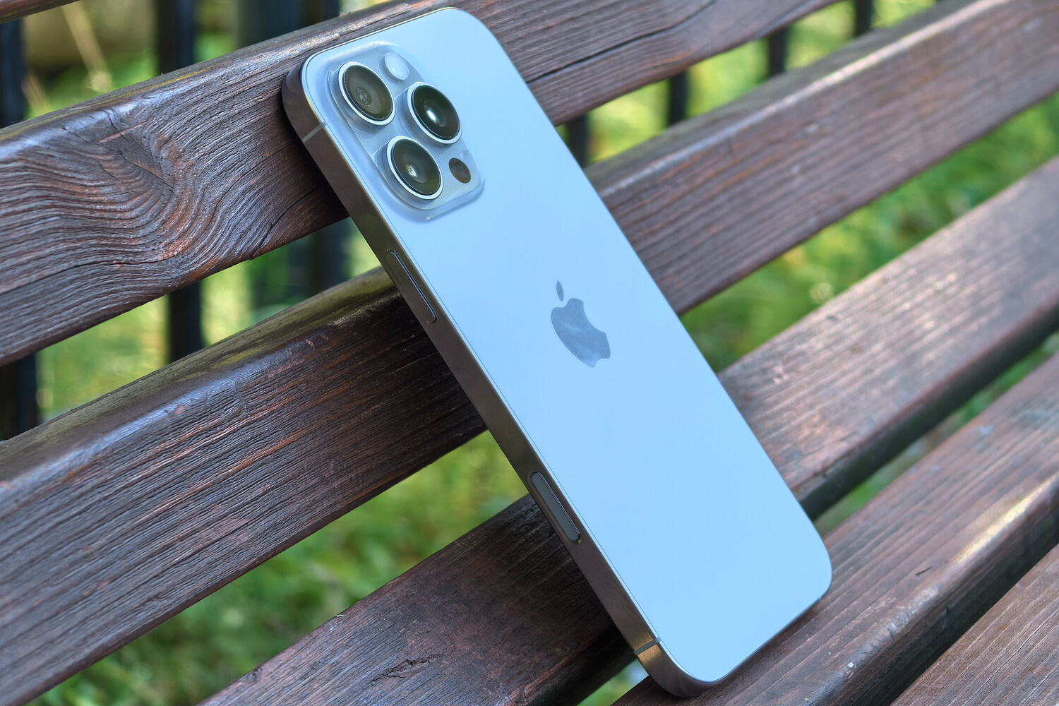 В РФ максимально подешевел самый мощный iPhone