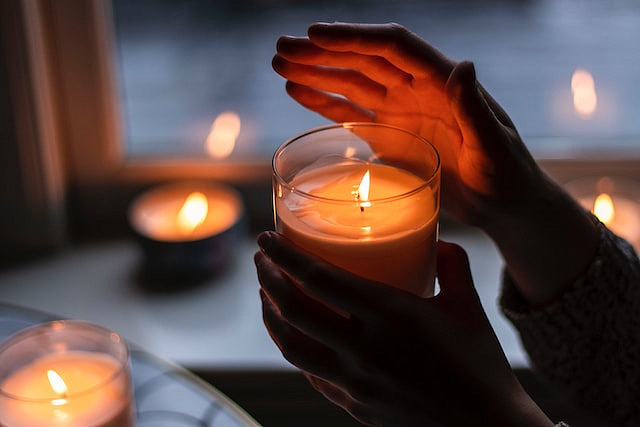 Дешёвые ароматические свечи назвали опасными для здоровья
