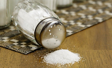 Обыкновенную соль назвали самым доступным средством для профилактики COVID-19